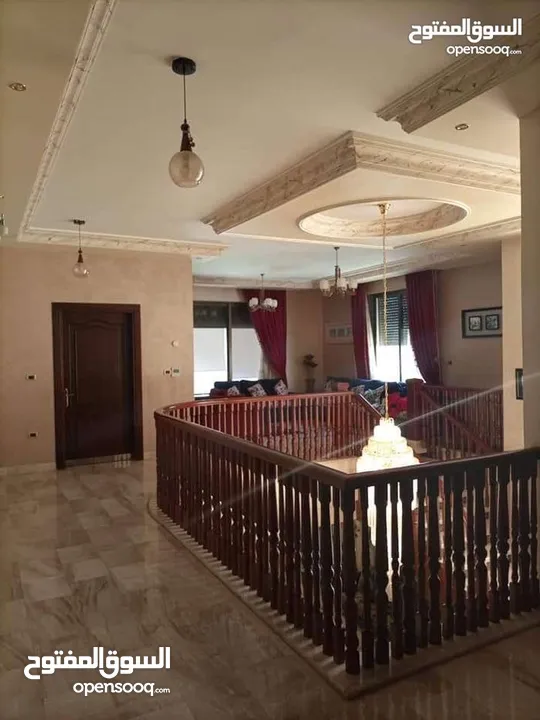 الظهير فيلا مستقله فخمه جدا فن معماري عاليه ومطله اجمل موقع مكون من اكثر من سكنه
