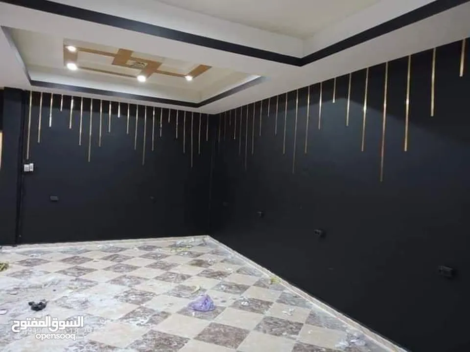 رول لاصق ذهبي او فضي ديكوري للارضيات و الحائط و الجدران ديكور شريط  لاصق منه وفيه للديكور طول 50 متر