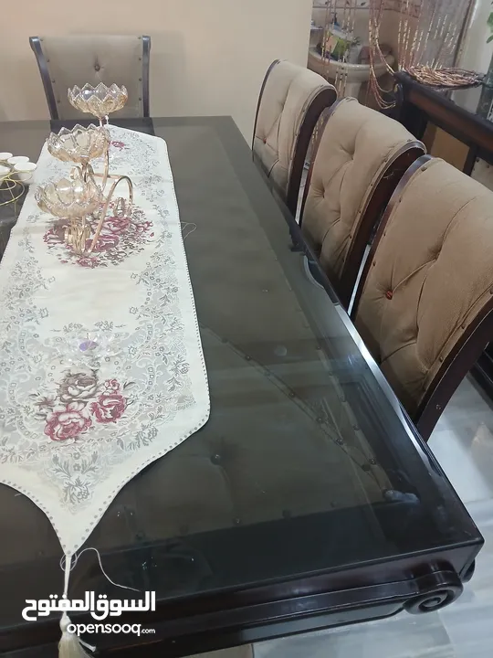 طاولة سفره 8 كراسي للبيع  توب نظافه