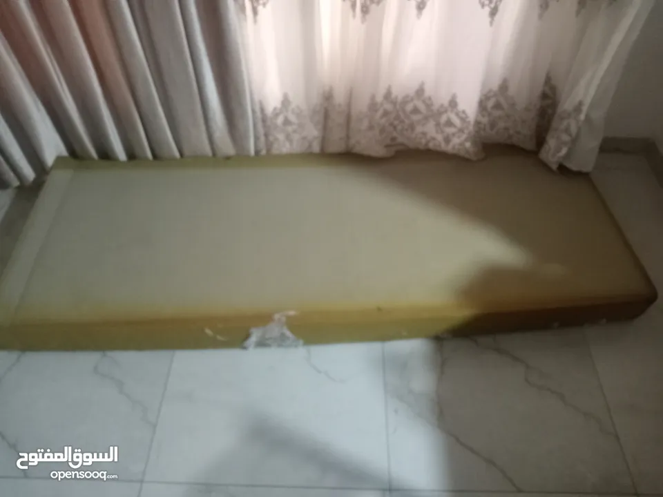للبيع مستعمل فرشات  كلهم 15دينار القياسات في الصور