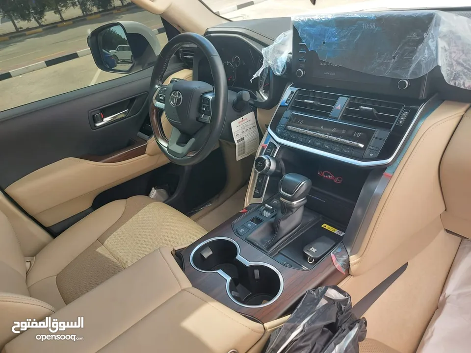 DHS 248000/= 2022 LAND CRUISR GX4 3.5 L TURBO GCC ( خليجي  تحت الضمان الفطيم ماشي فقط 16000 كم )