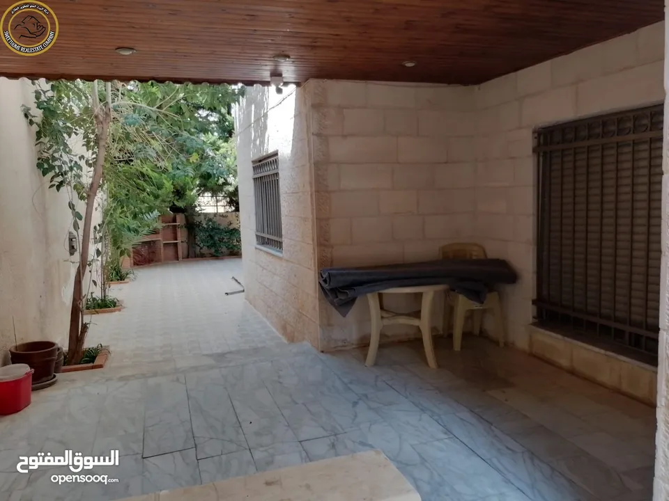 شقة أرضية مميزة للبيع في دير غبار  - قرب دوار جونيا 166م مع حديقة وترسات 150م