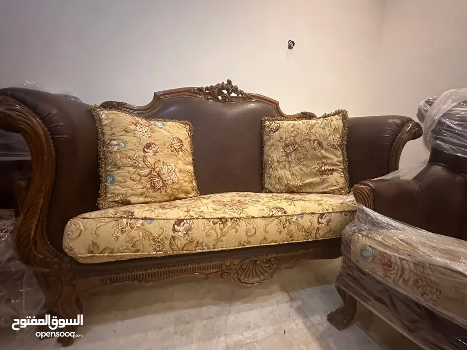 طقم اثاث غرفة صالون اشلي بحالة جيدة للبيع