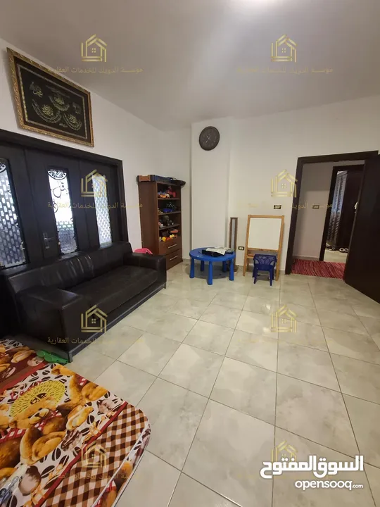 شقة مميزة أرقى واجمل مناطق عبدون مع حديقة بمساحة 300م