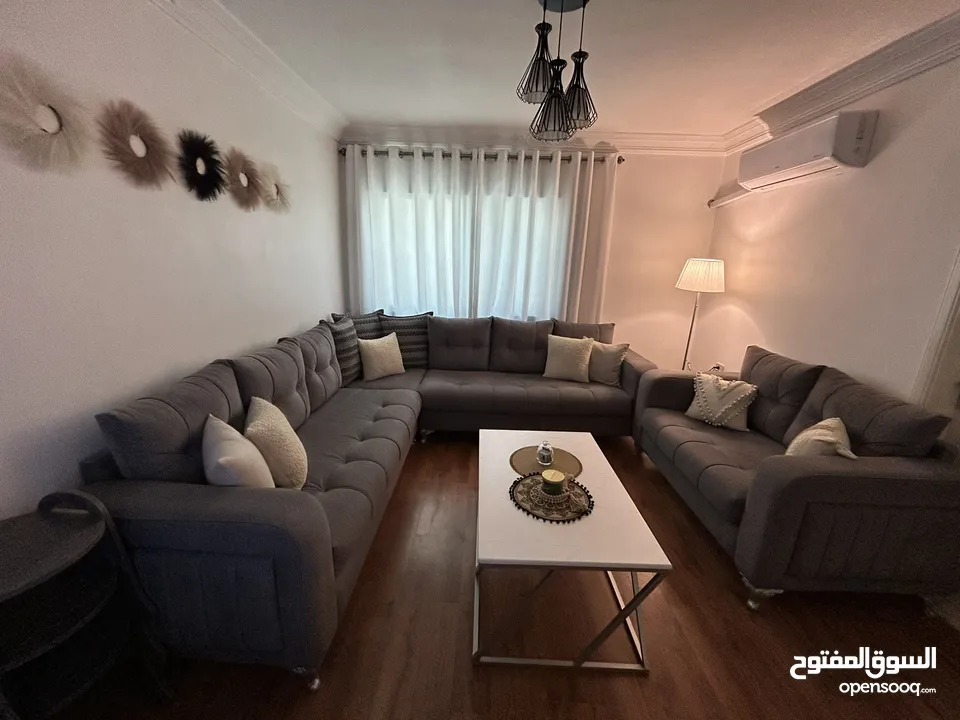 بيع طقم كنب   طقم لغرفة الجلوس بحالة جديدة استخدام خفيف