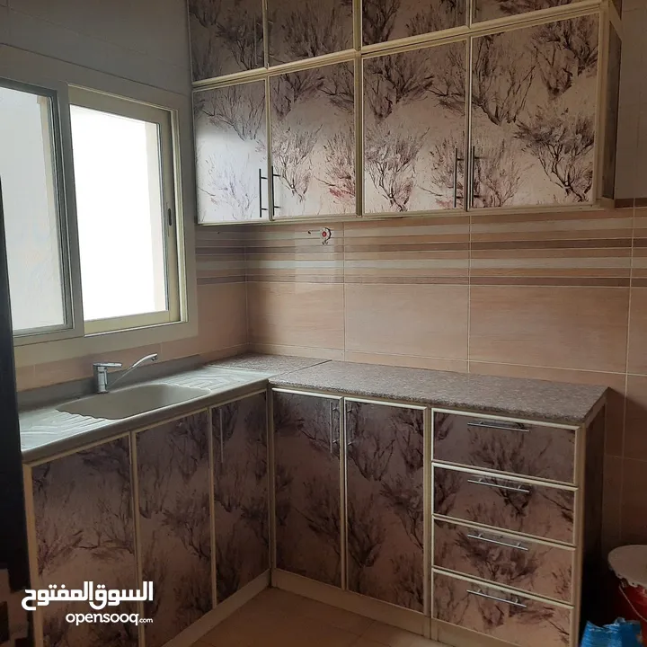 شقه للاجار في الدراز ب 140 غرفتين ، حمامين ،بلكونه ، مطبح Flat f rent diraz 140