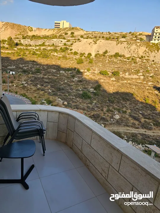 شقه مفروشه فرش جديد للايجار لعائله صغيره او عرسان