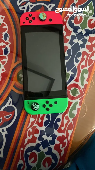 نينتيندو سويتش + 2 joy con إضافيتان مع شمعة مع مسكتين مع اغراضه ( بدون ألعاب )و شنتة