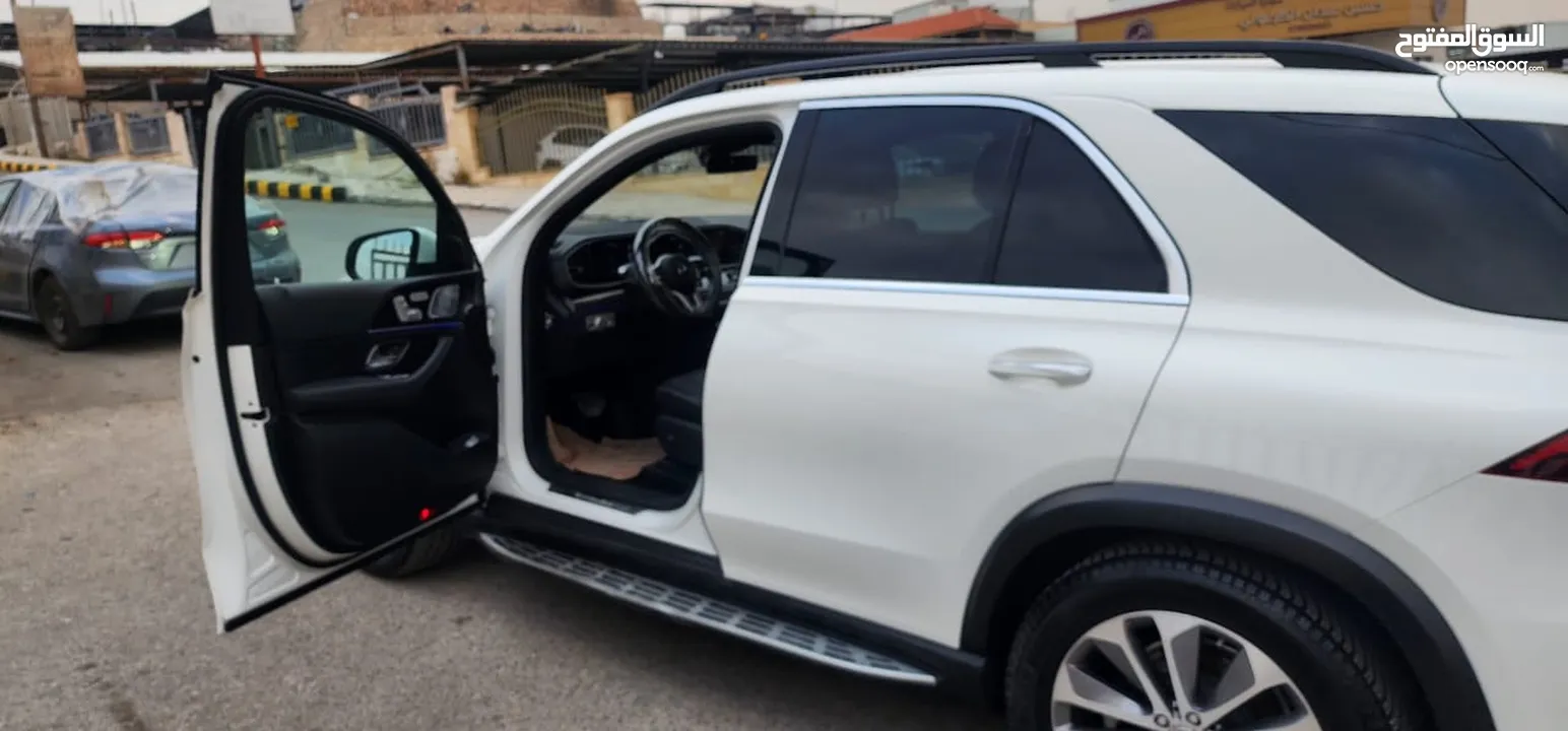 مرسيدس GLE 350- 4 MATIC موديل 2020  دفع رباعي  عاليه الإضافات  غير مجمركه لون ابيض والداخل اسود