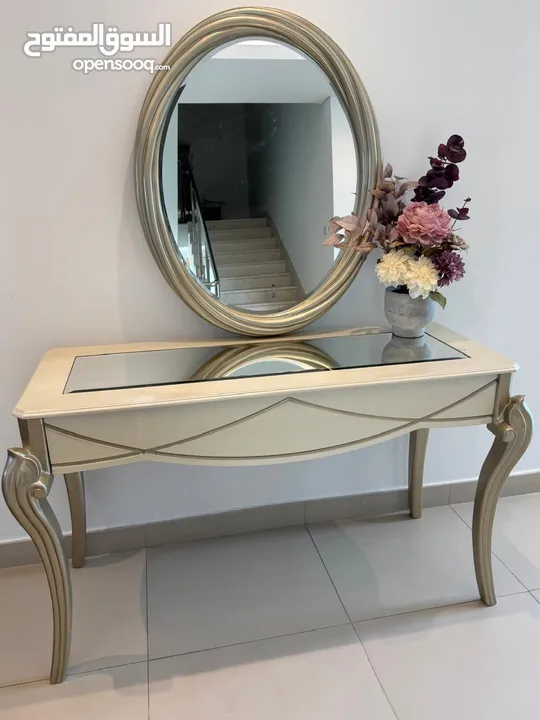 Modern Console Table with Oval Mirror