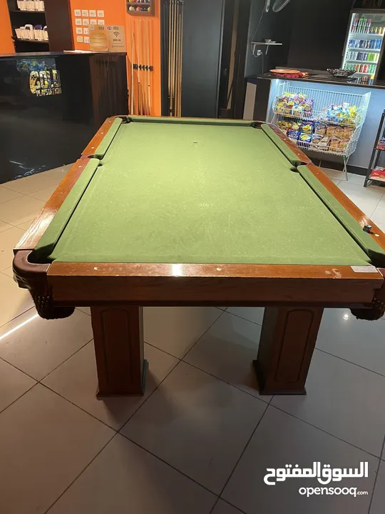 طاوله بلياردو مع كامل أغراضها شبه جديده استعمال خفيف