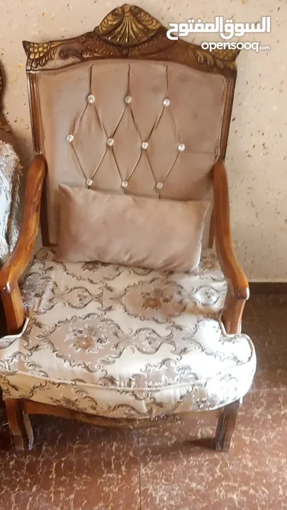 طقم كنب زان مكون 12 مقعد عباره عن طقمين