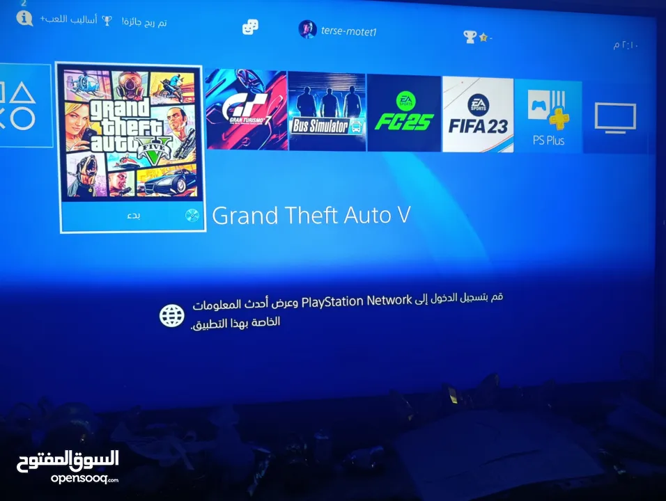 بلستيشن 4سليم مستعمل مع ايديتين اصليه ولعبتين سيدي أو اقراص والعاب تنزيل لعبه جي تي اي 5 و فيفا 25 و