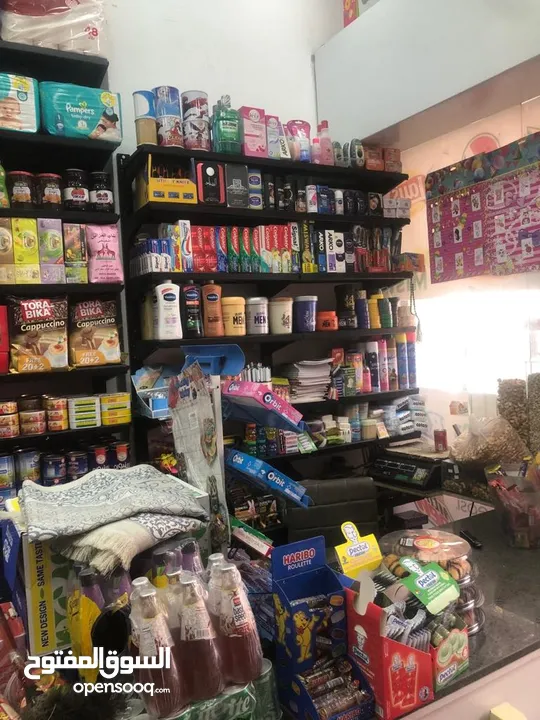 سوبر ماركت للبيع بسبب السفر