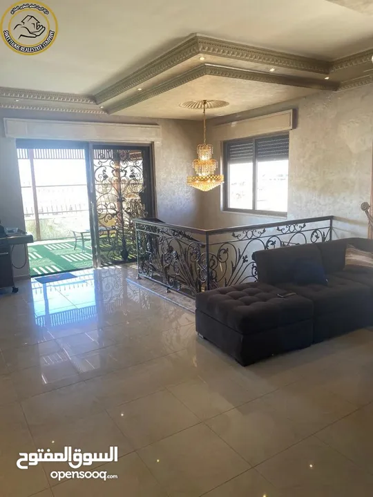 شقة مفروشة فاخرة للبيع في أم السماق الجنوبي  - خلف ال ( C-Town) طابق ثالث مع روف دوبلكس 290م