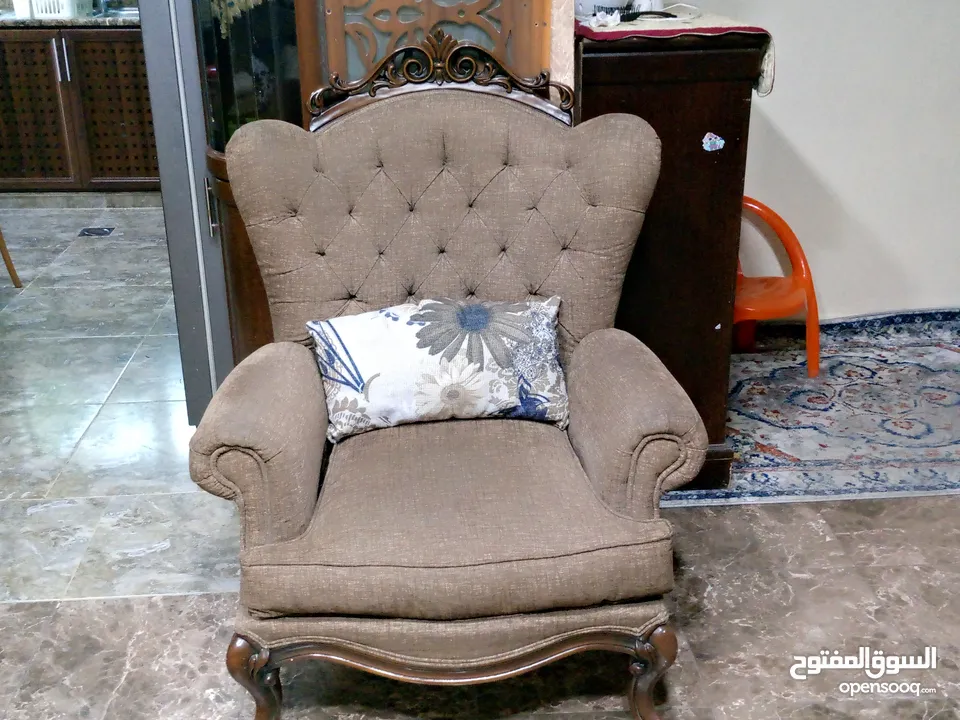 طقم كنب بحالة ممتازة