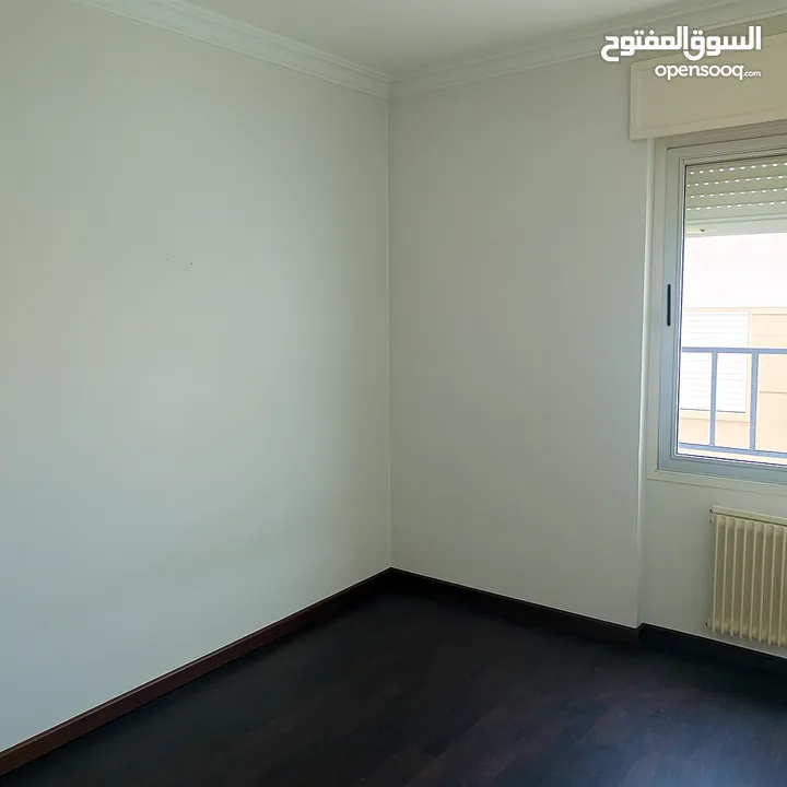 شقة طابق ثالث مع روف ضاحية الرشيد