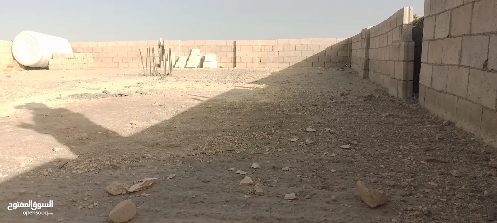 عماره سكنيه في صالحية العابد مكونه من أربع طوابق  وكراج وبئر ماء 60 متر وكوشان مستقل جميع الخدمات