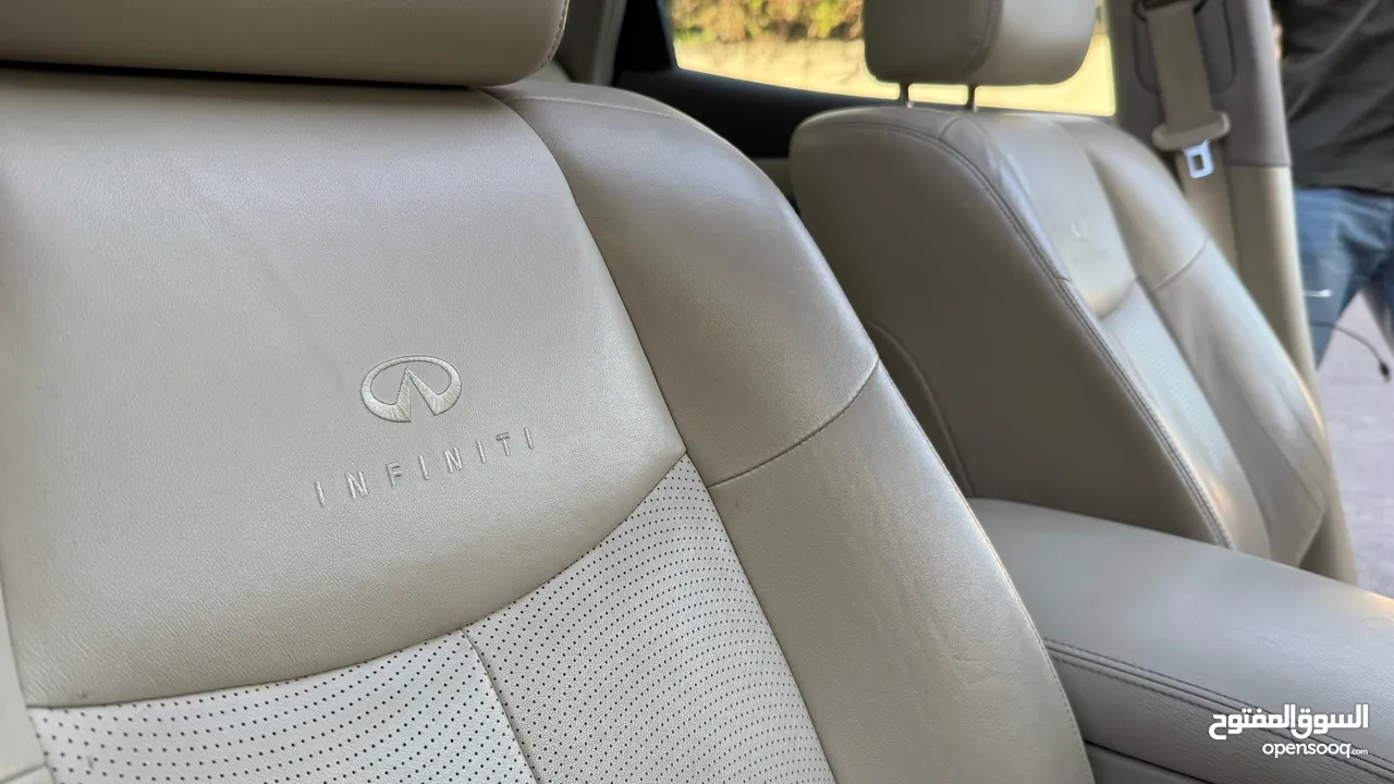 سيارة إنفينيتي Q70 2014 للبيع