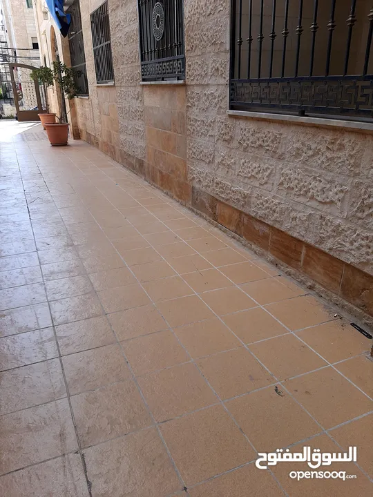 شقة أرضية قرب جامعة اليرموك