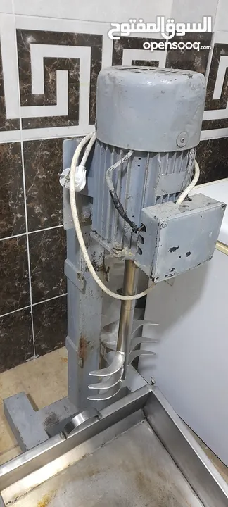 مطعم  بكامل تجهيزاته للبيع مع المحل .. الموقع المفرق