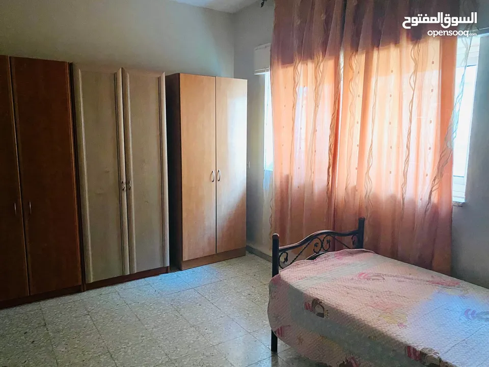 غرف للايجار في سكن للبنات