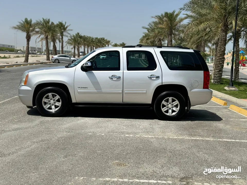 GMC Yukon 2014 (Silver)