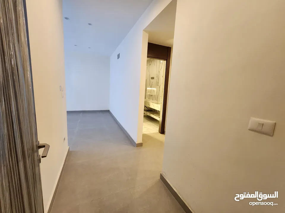 شقة طابقية فاخرة للبيع في عبدون  ref : 14383