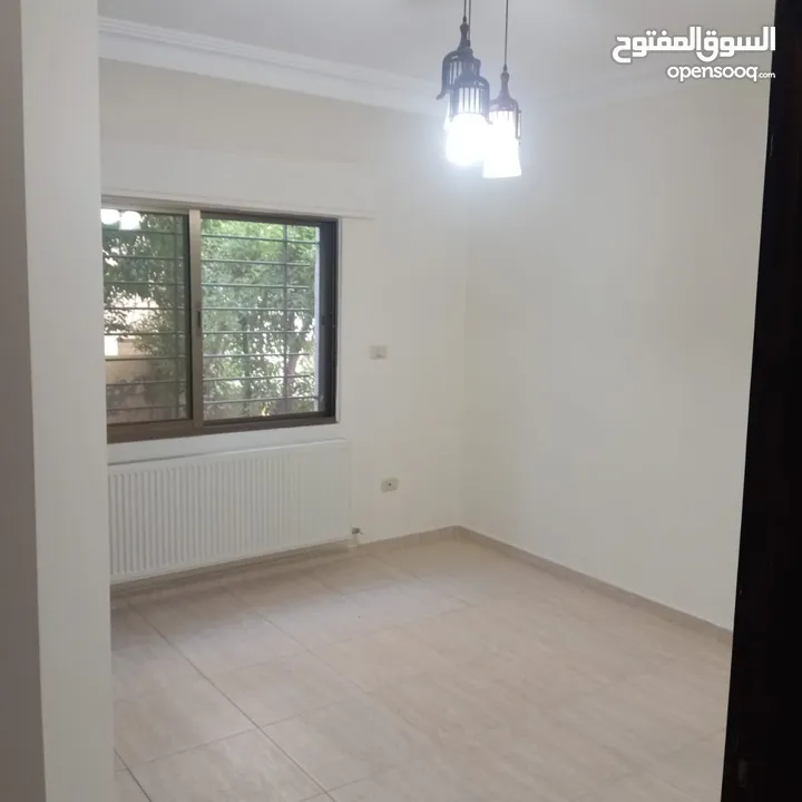 خلدا ـ شقه ارضيه فارغه للايجار ـ 200 متر داخلي  200 متر خارجي + حديقه مشجره - كراج خاص
