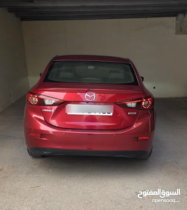 مازدا 3 2018 لون خمري بحالة ممتازة للبيع