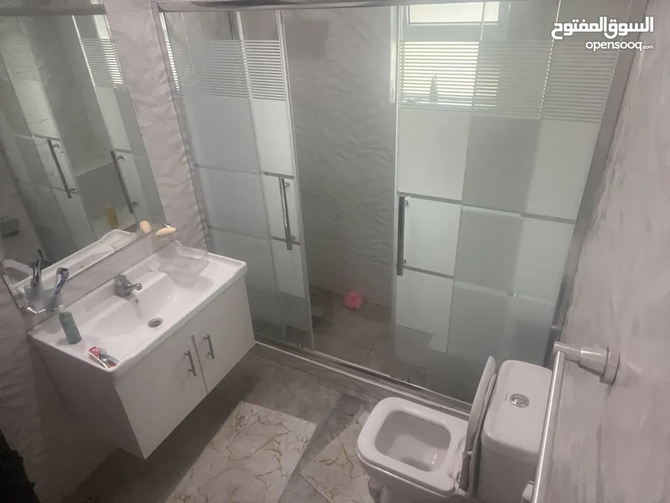 شقه للبيع الجبيهه شبه ارضي  حي ام زويتينه تشطيب سوبر ديلوكس البيع بداعي السفر