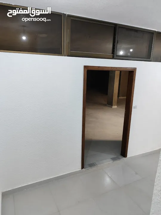 طوابق تجارية بمساحات متنوعة على طريق عمان-السلط نزول وادي الشجرة بأسعار مناسبة