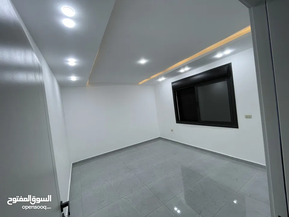 اربد الراهبات شقة جديدة فاخرة فارغة للايجار مساحة 155م بالقرب من سوبر ماركت mk للطلاب طالبات فقط
