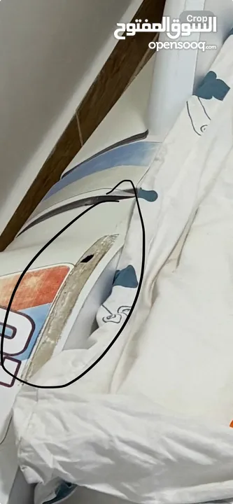 تخت اطفال شكل سياره للبيع