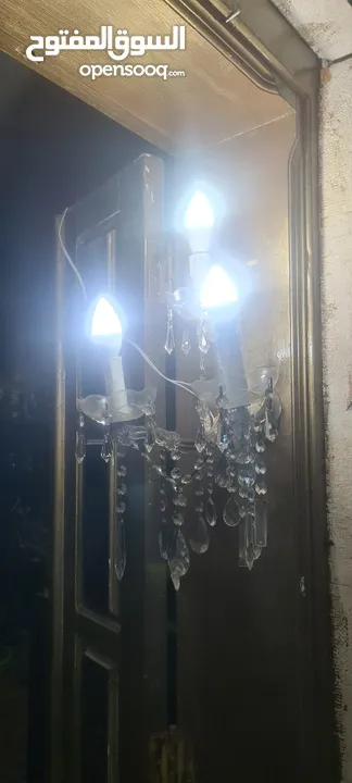 مجموعة  ثريات  فخمة ،وانارات داخلية وخارجية و بحالة ممتازة وبحال الجديد