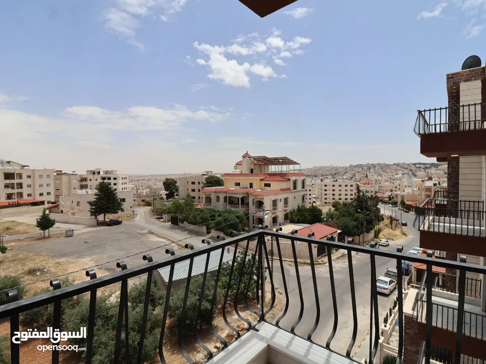 شقة طابق أخير مع روف (205م)داخلي (80م)ترس خارجي في أرقى مناطق ام حجير شفا بدران