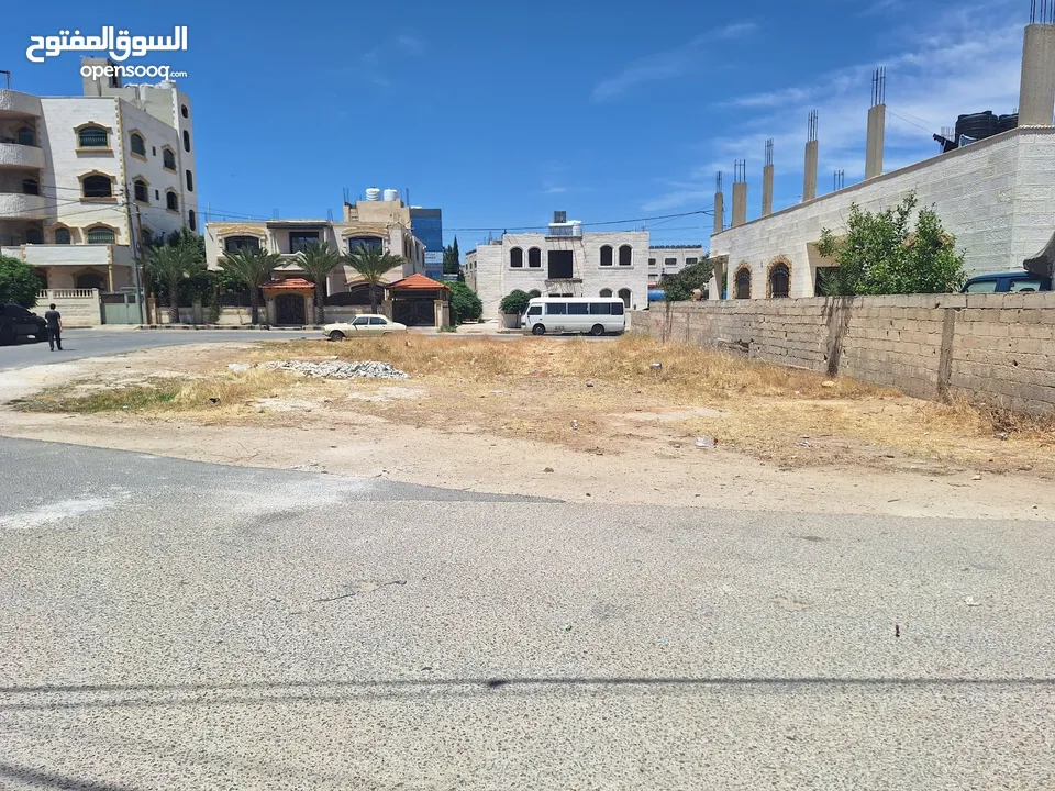 ارض سكني المستنده خلف المستندخ مول منطقةمميزة علي 3شوارع