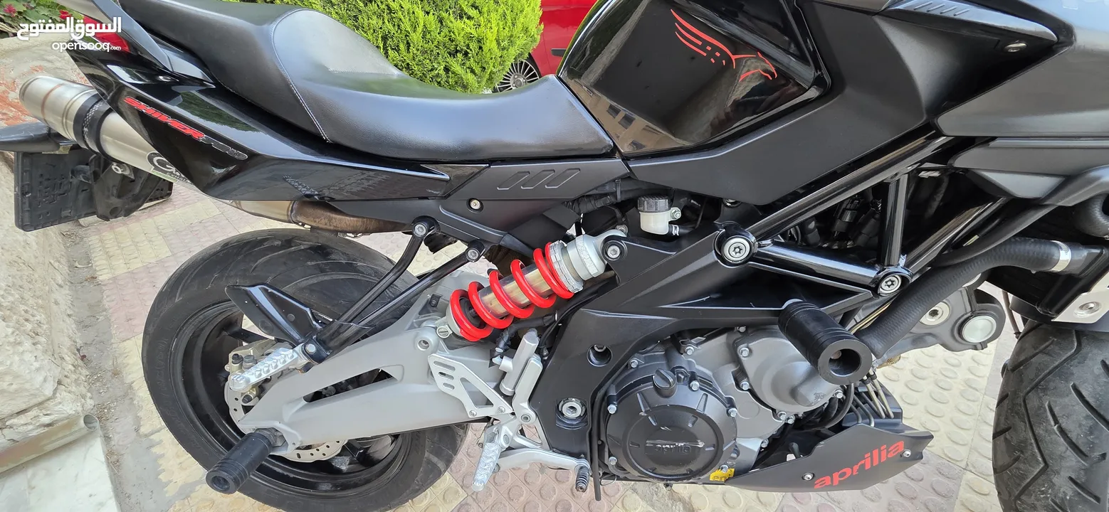 دراجة ابريليا 750 cc بحالة ممتازة 2016 ماشية 24000 فقط مالك ثاني صيانة دورية في الشركة 3200 دينار