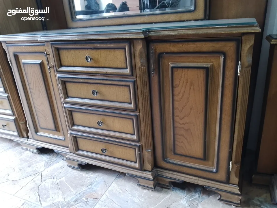 سرير مجوز وكومدنتين وتسريحه خشب لتيه وزان بحاله ممتازه بدون خزانه