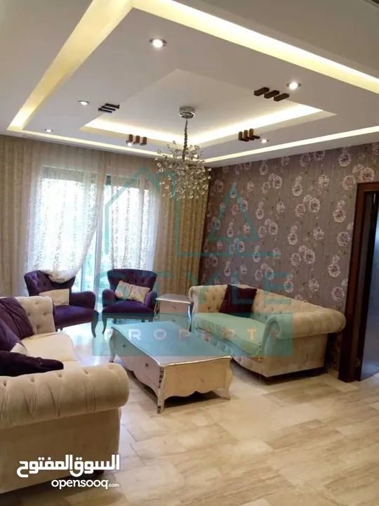 شقة طابق ارضي في اجمل مناطق عبدون  مساحة الشقة 210 متر مربع