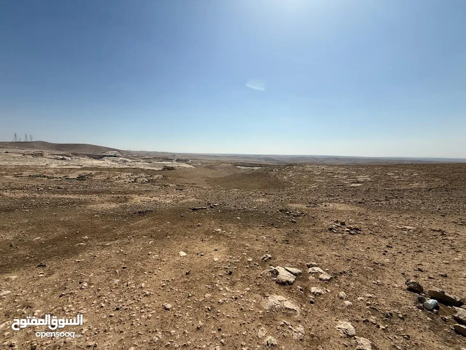 فرصة استثمارية مميزة في قطعة أرض غنية بالحجر الجِيري ضمن حدود بلدية الحُجرة