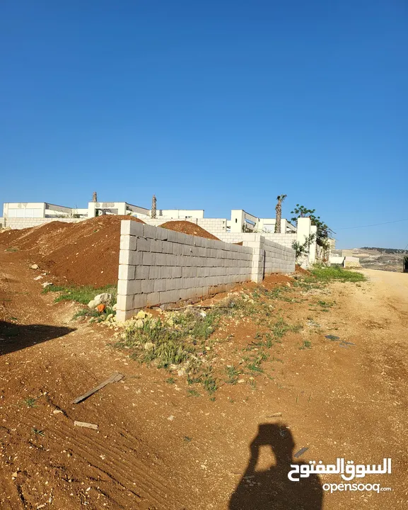 ارض استثمارية بشمال عمان / الاردن في كومباوند بابيلون باطلالة خلابة