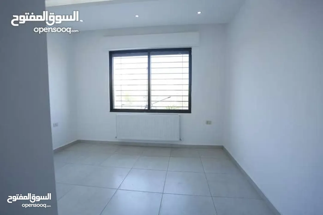 شقة فارغة للأيجار طابق ارضي - حي الصحابة - 220م - (951)