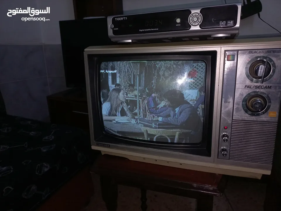 تلفزيون توشيبا قديم بحالة لوكالة