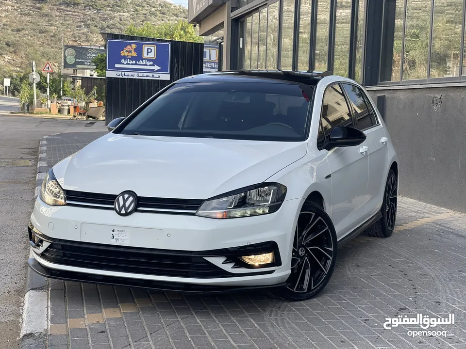 فولكس فاجن جلف MK7.5 2018 فل الفل بحالة الشركة