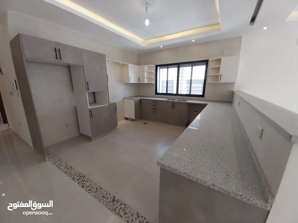 شقة غير مفروشة للإيجار ( Property 38686 ) سنوي فقط