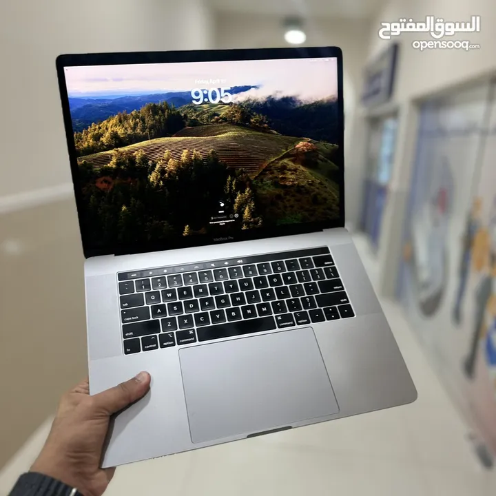 MacBook Pro A1990 core i7 16gb ram 2018 touch bar 15 ratina 4gb dadicated graphics