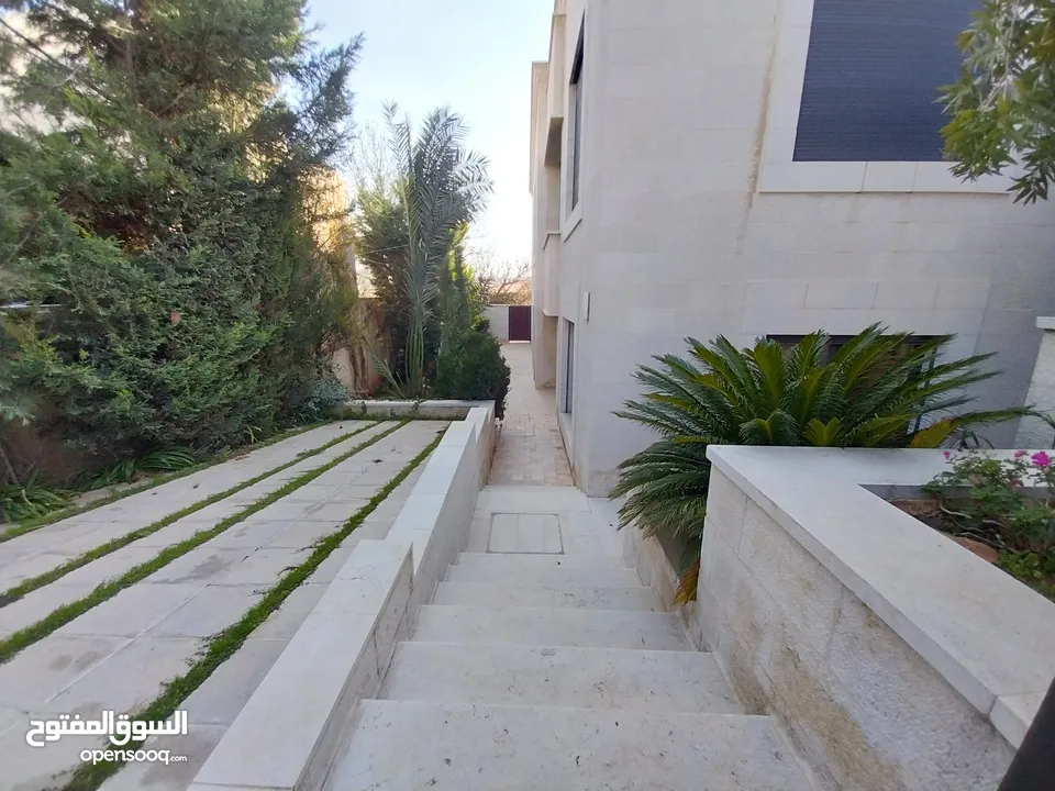 شقة شبه مفروشة للإيجار 250م2 ( Property 19136 )-175089600
