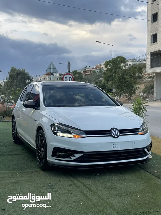 فولكس فاجن جلف MK7.5 2018 فل الفل بحالة الشركة