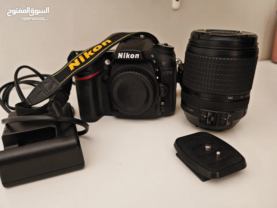 كاميرا نيكون 7200 مع الحقيبه و ملحقاتها